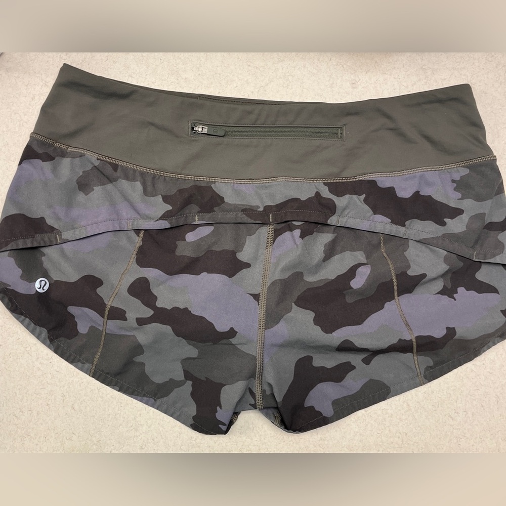 LULULEMON shorts size 6 green camouflage